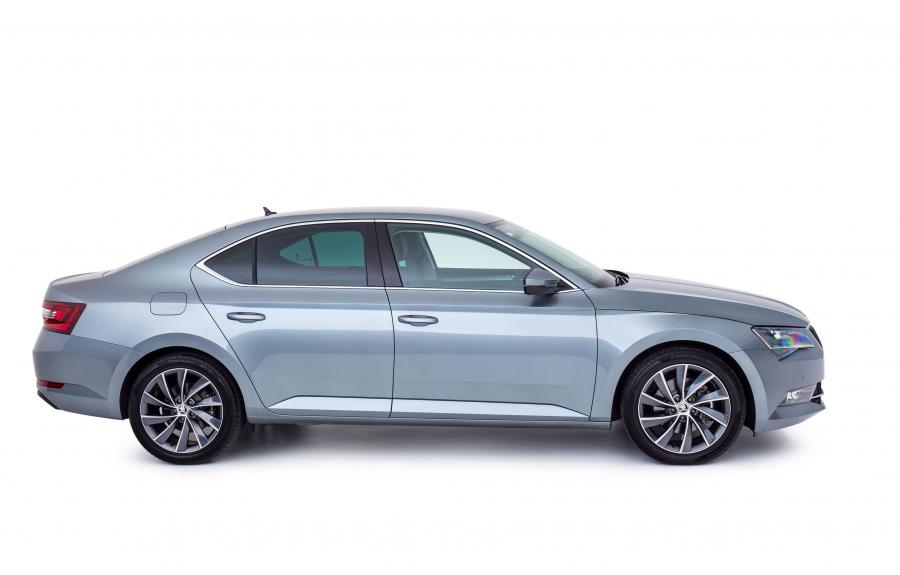  Skoda Superb 2016 года  (AU) (фото 6 из 9)